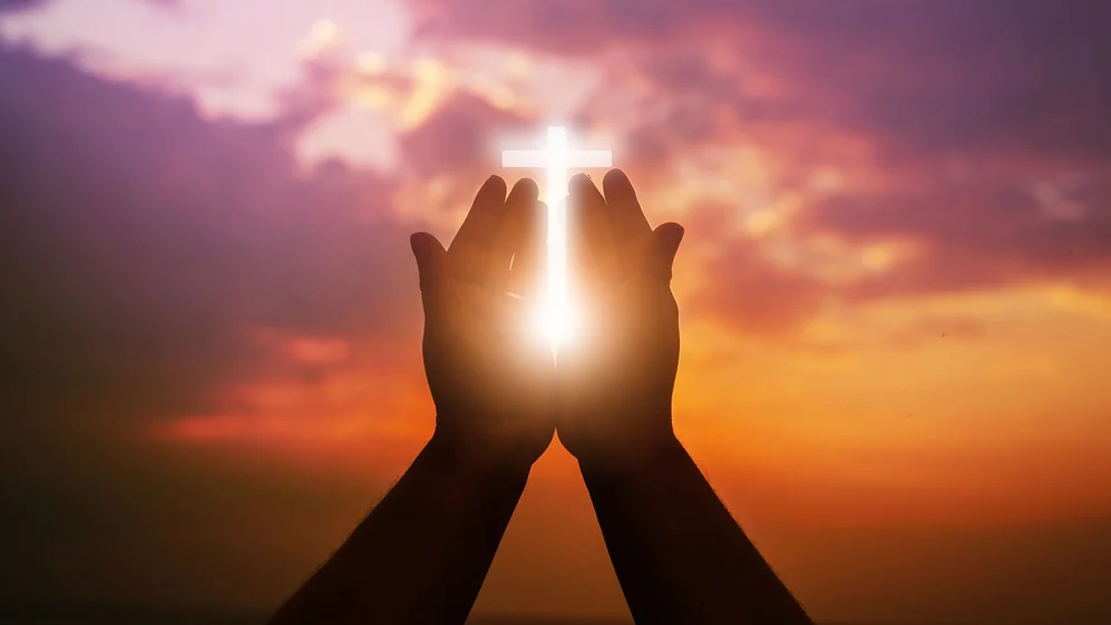 その日々が終わり、私ネブカドネツァルは、天に目を上げると、理性が私に戻った。私はいと高き方をたたえ、永遠に生きる方を賛美